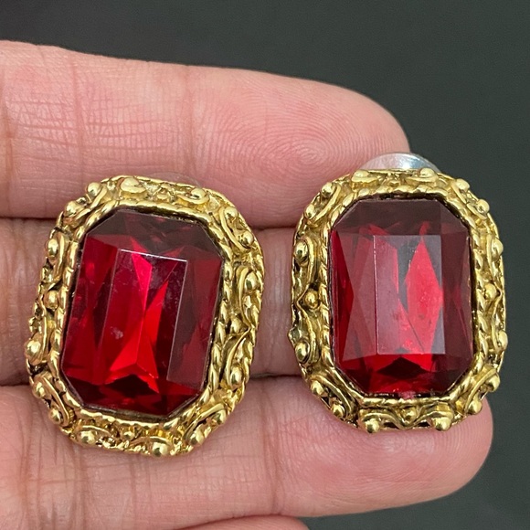 Unsigned Vintage Red Cushion Cut Red Rhinestone Ornate Gold-tone Earrings 15.7g - Picture 6 of 12